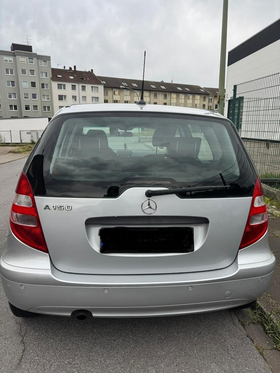 Mercedes-Benz A150 2006 — салон