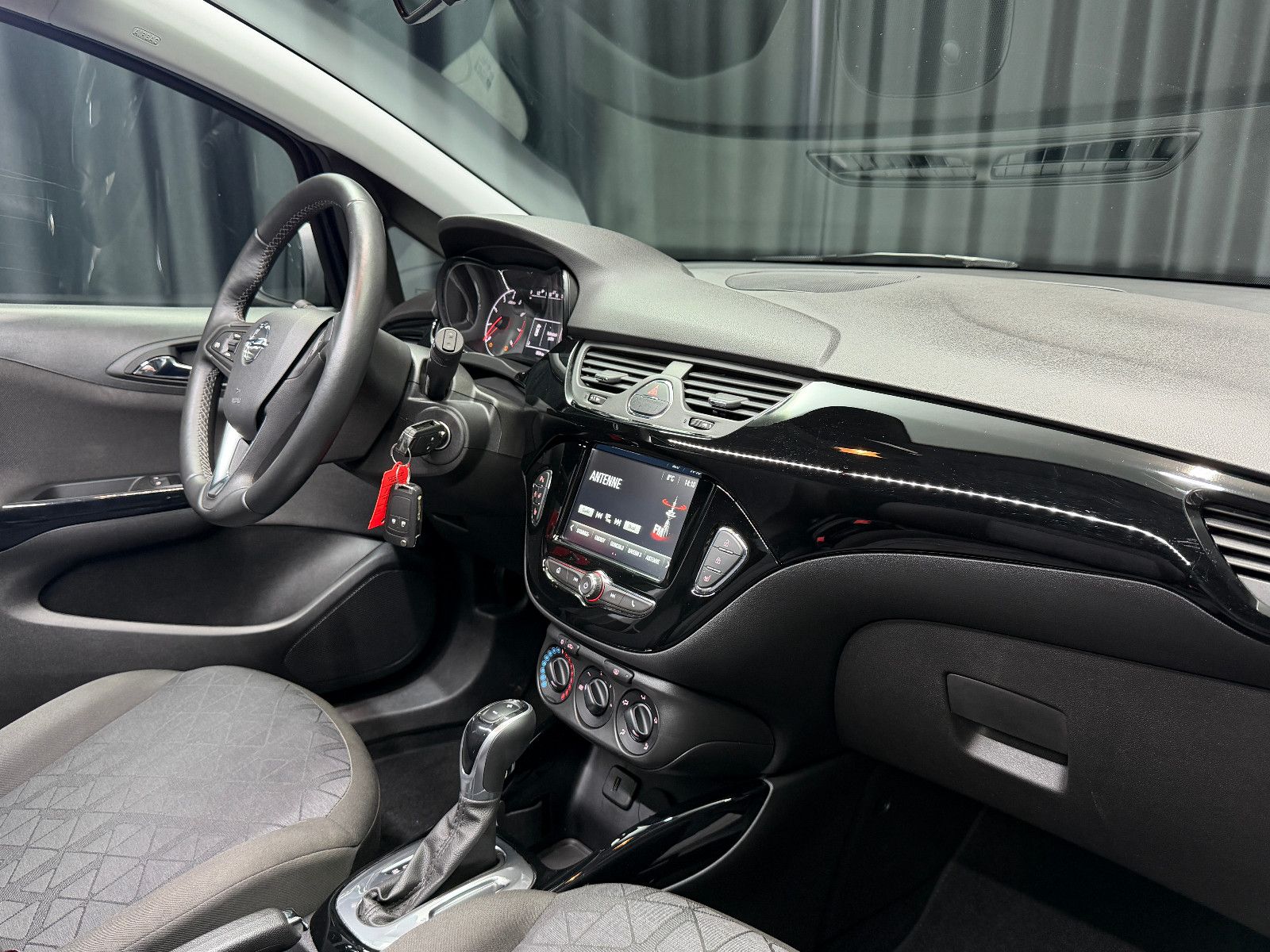Fahrzeugabbildung Opel Corsa E|Automatik|RF-Kamera|Heizung|Bluetooth