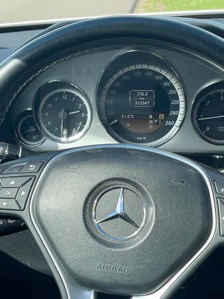 Mercedes-Benz E200 2012 — photo 11