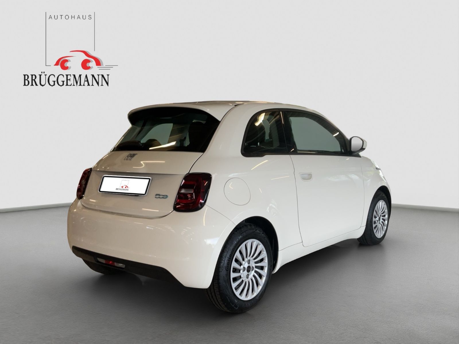 Fahrzeugabbildung Fiat 500e + Radio- & Winterpaket