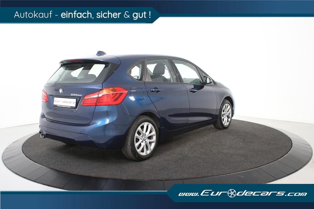 BMW 225