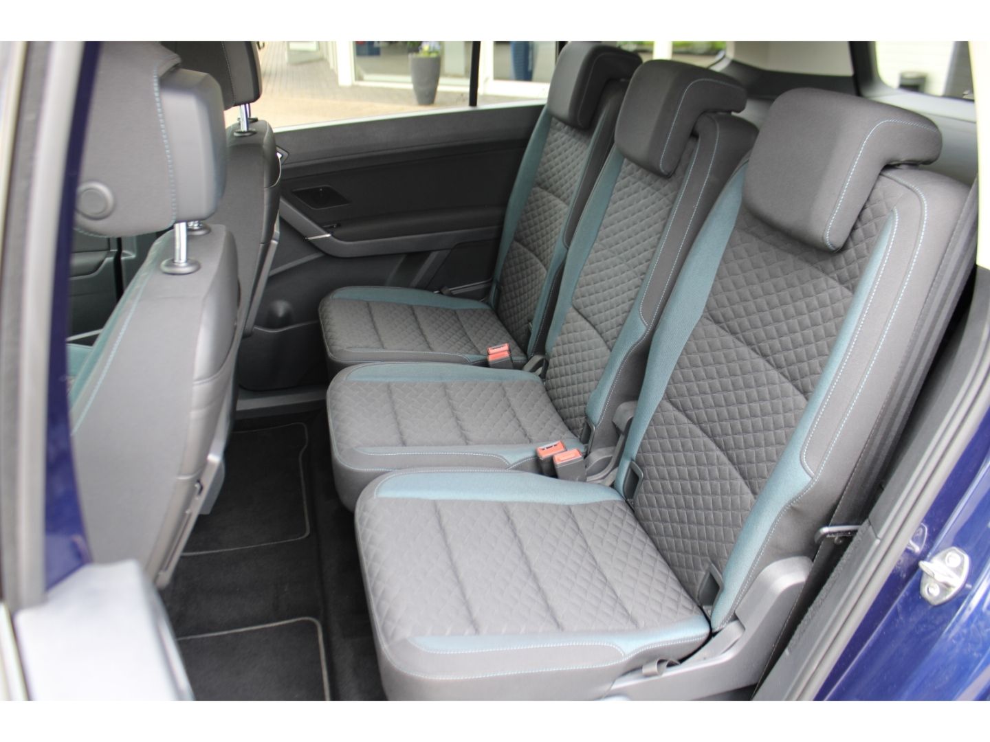 VW Touran IQ.DRIVE 2.0 TDI BMT ACC LED AHK el. Heck - Image 8