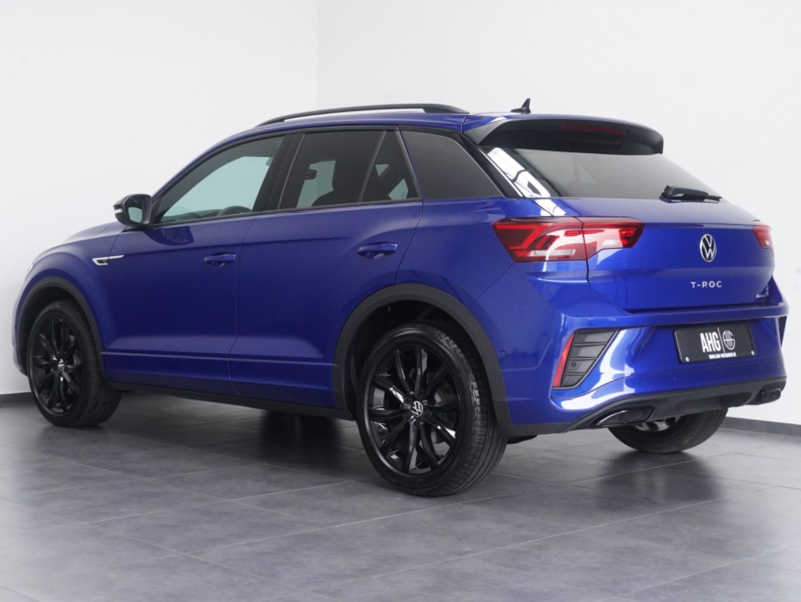 Fahrzeugabbildung Volkswagen T-Roc 2.0 TSI DSG 4Motion R-Line BLACKSTYLE PANO