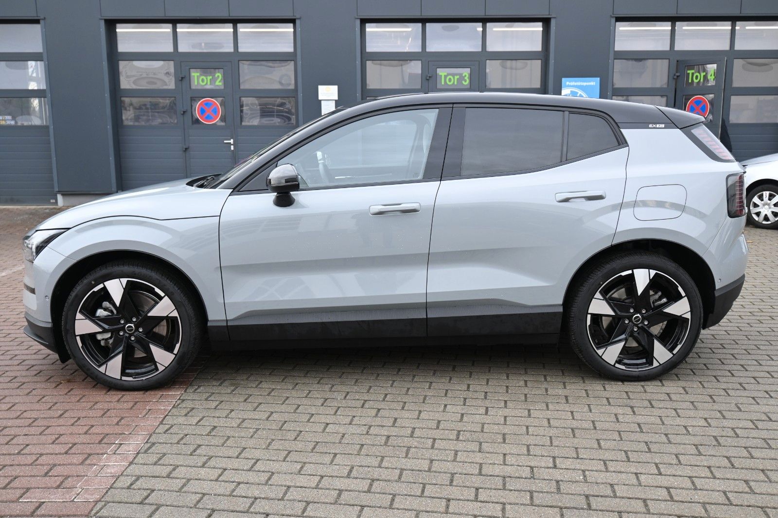 Fahrzeugabbildung Volvo EX30 Twin Performance AWD Ultra*PANO*ACC*20"