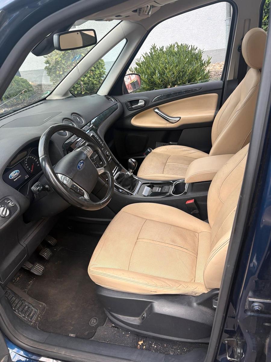 Ford Galaxy 2011 — photo 6