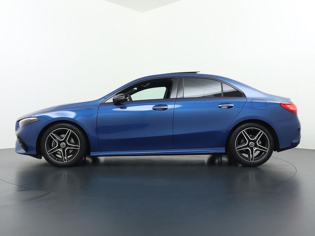 Mercedes-Benz A 180 Star Edition AMG Line | Panorama - Schiebe