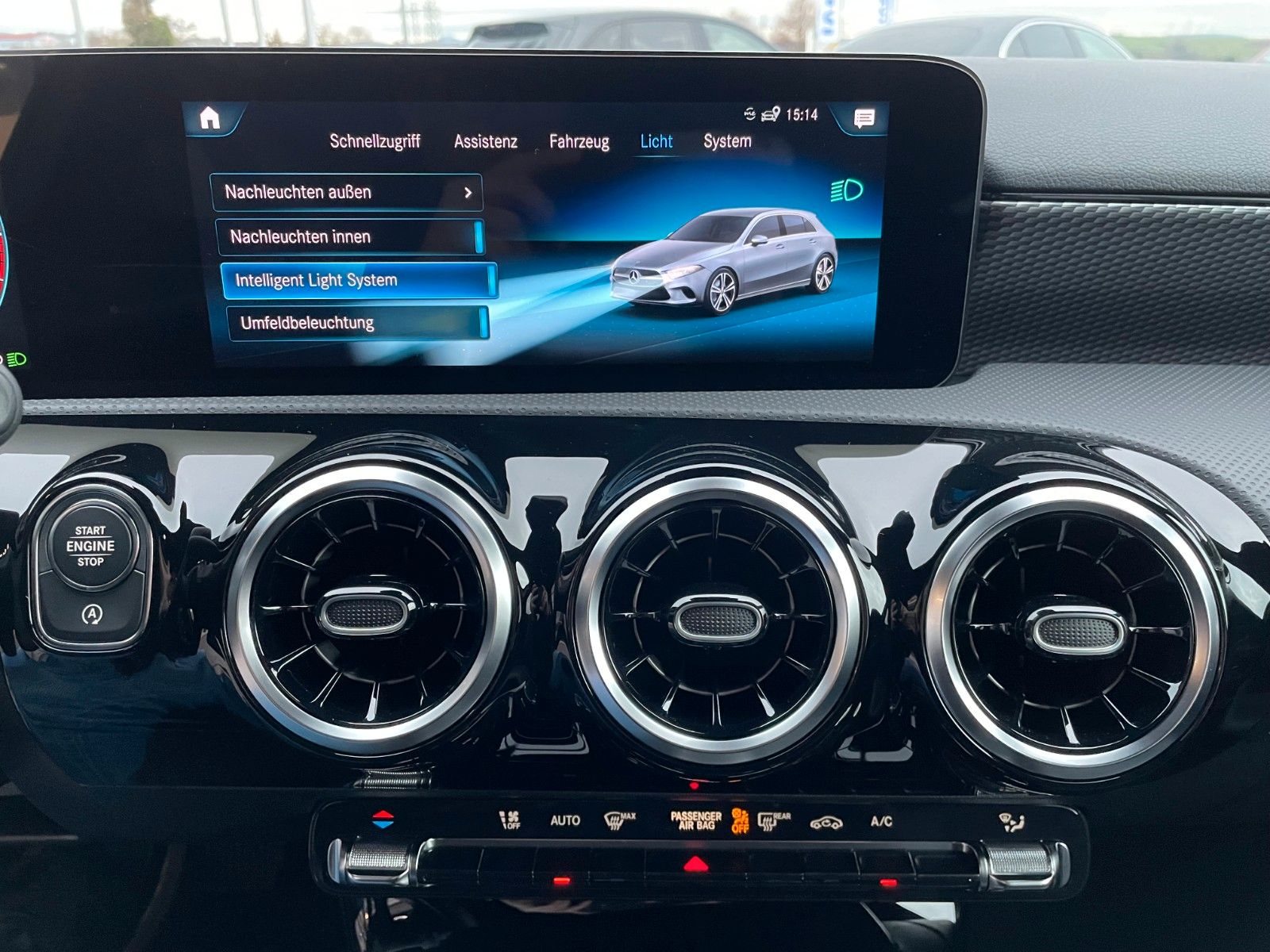 Fahrzeugabbildung Mercedes-Benz A 200 d Progressive AHK+MBUX+R-Kamera+Distr