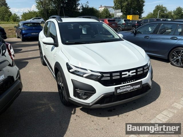 Fahrzeugabbildung Dacia Sandero Stepway Expression TCe 90 Automatik - mit KI generiert/bearbeitet