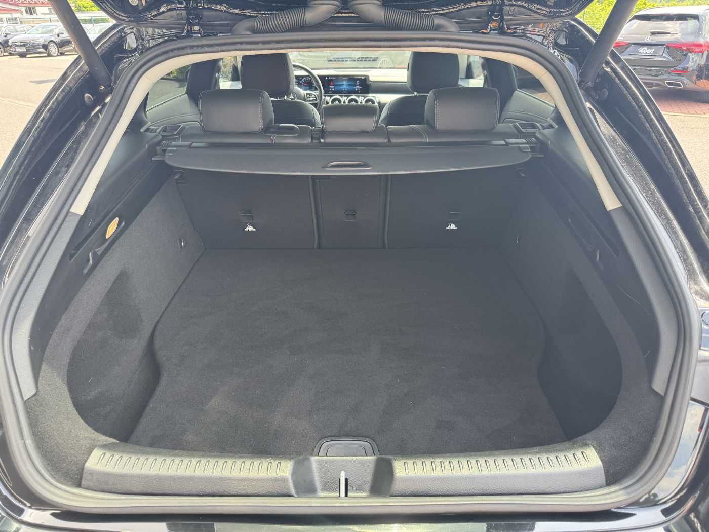 Fahrzeugabbildung Mercedes-Benz CLA 250e Shooting Brake DistrPlus+RFK+Augment+LE