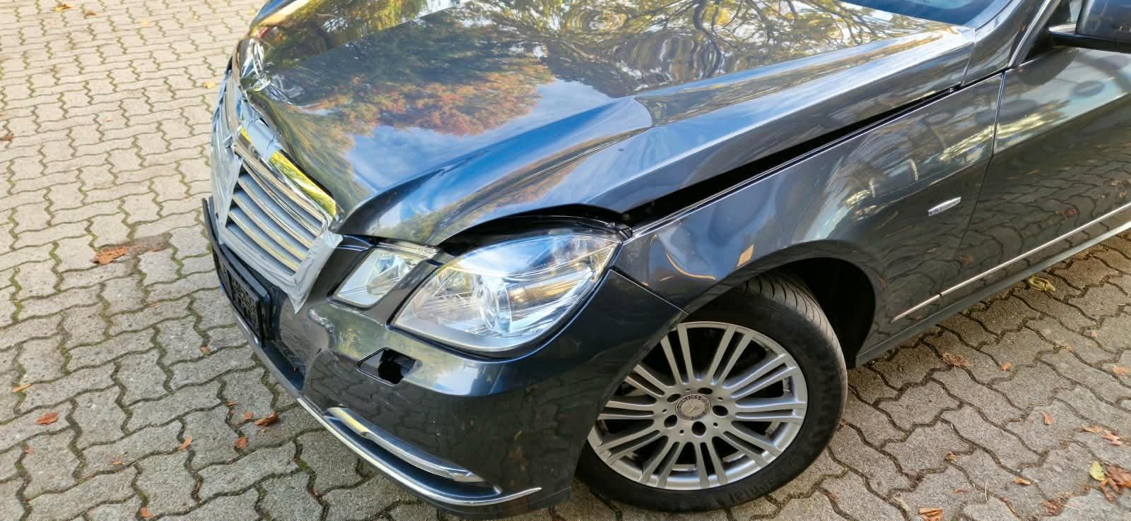 Mercedes-Benz E220 2011 — photo 7