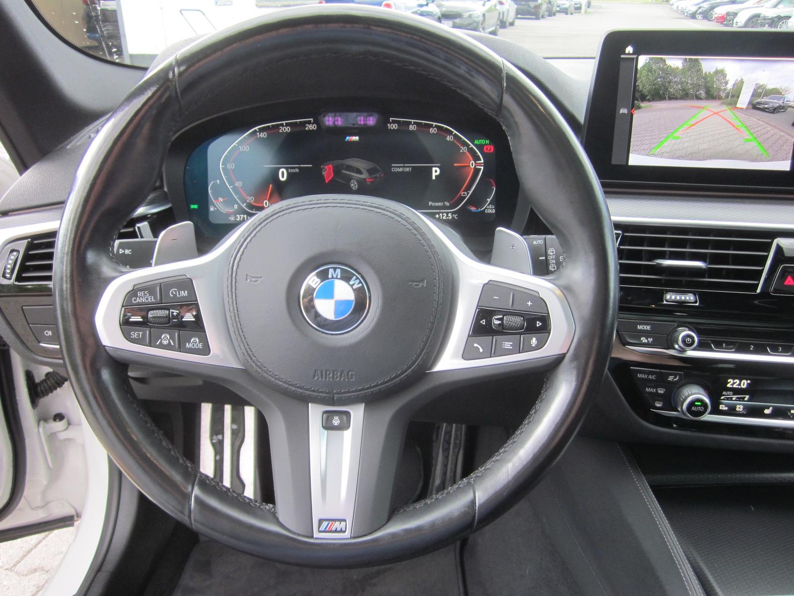 BMW 530i xDrive TOURING M SPORT HUD STANDHZG PANO  A