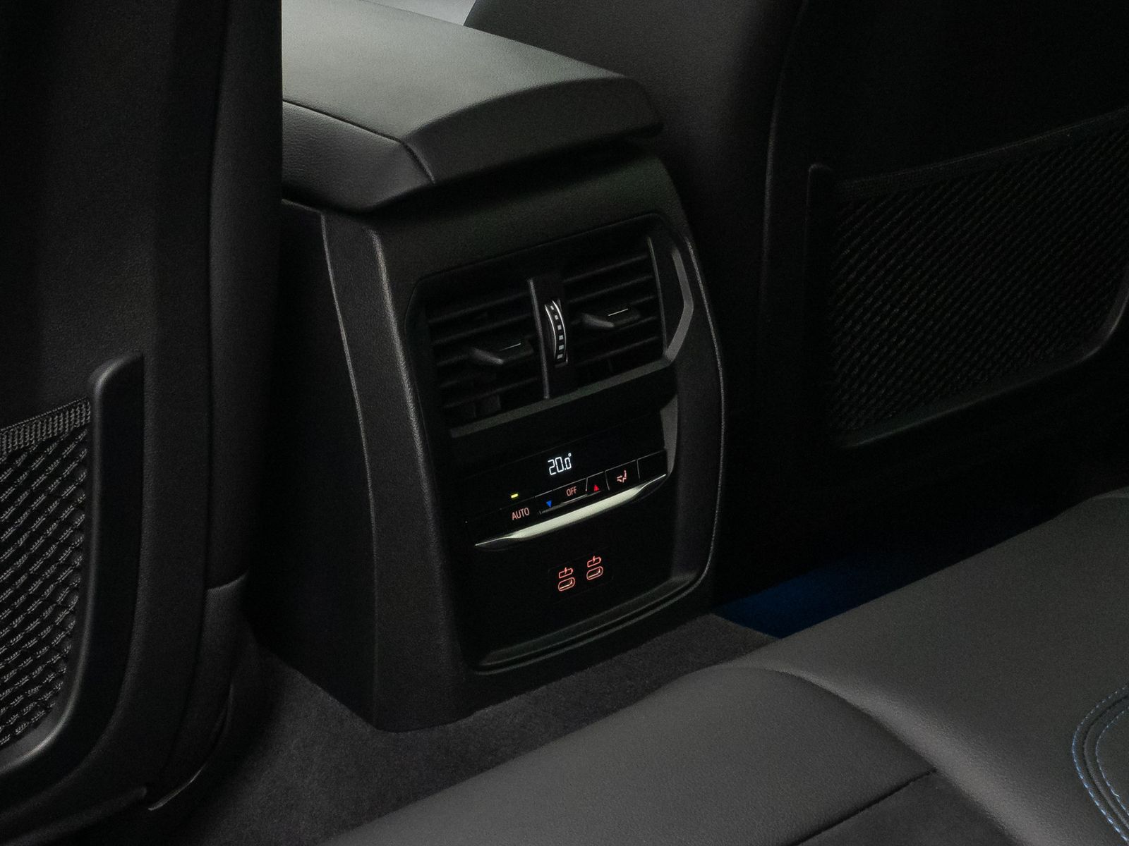 Fahrzeugabbildung BMW 330e xD M Sport HUD DAB Kamera HiFi Komf 19Zoll