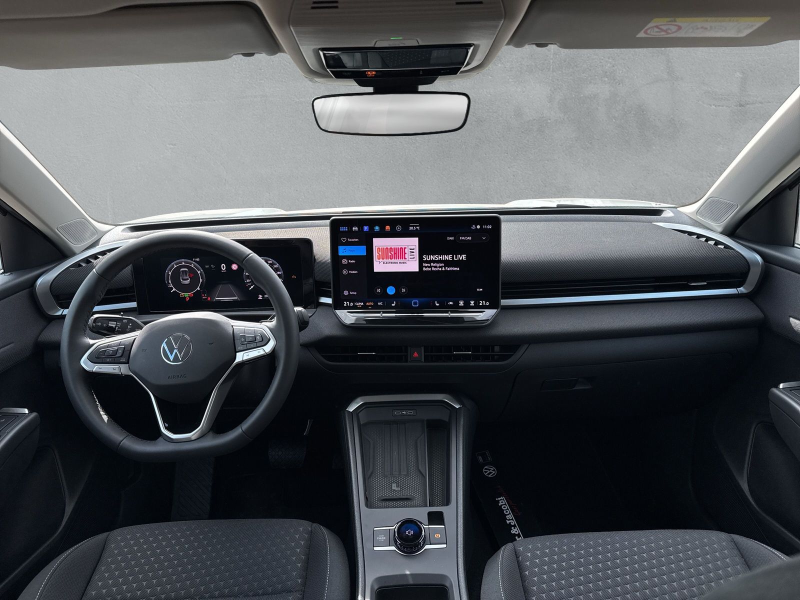 Fahrzeugabbildung Volkswagen T-Roc 1.5 eTSI Life Keyless ACC Kamera SHZ