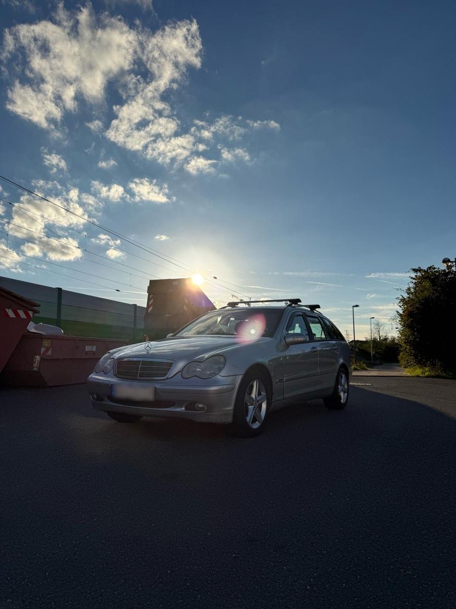 Mercedes-Benz C180 2004 — rear view