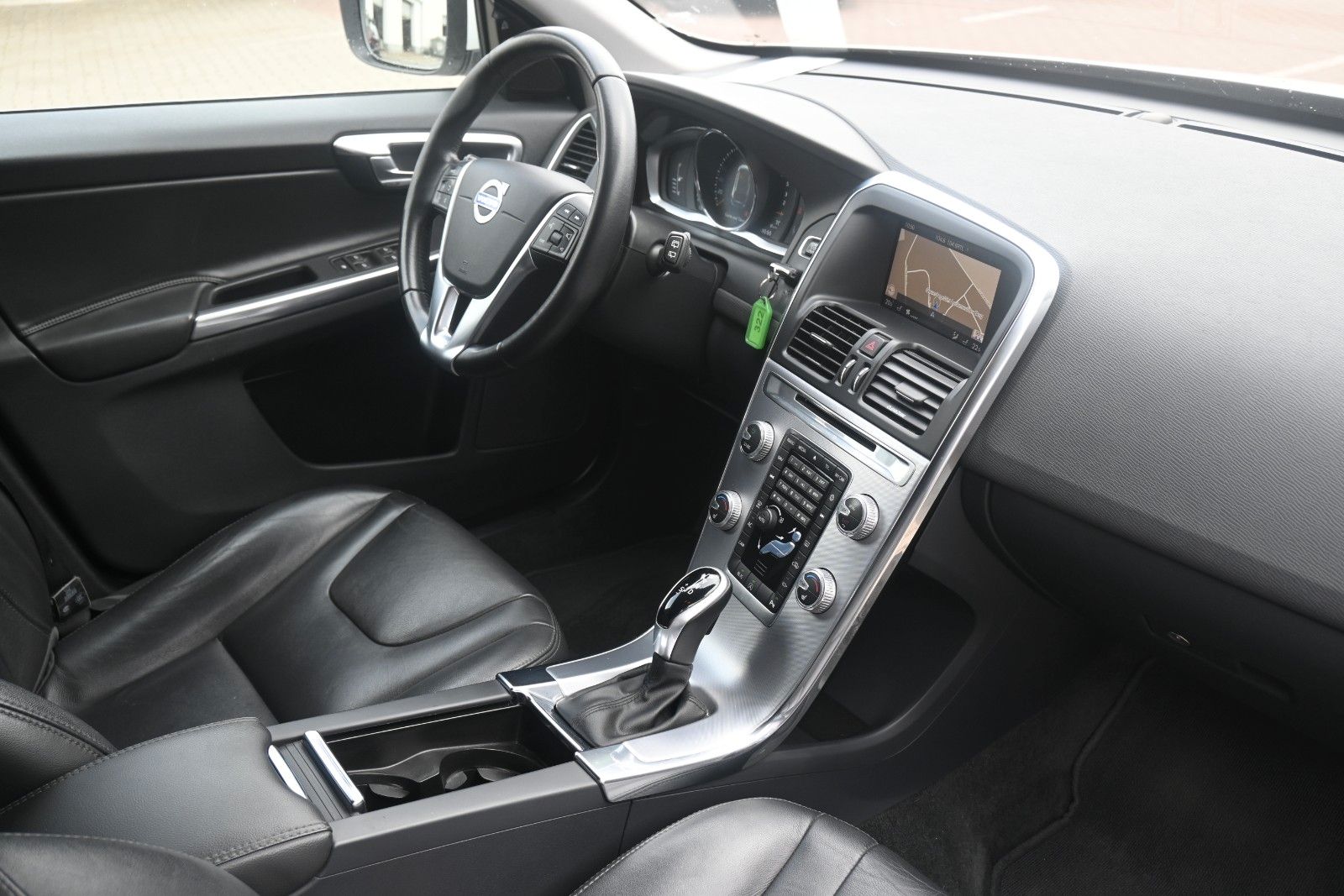 Fahrzeugabbildung Volvo XC60 D3 Autom. FWD Summum*Bi-Xenon*RFK*BLIS