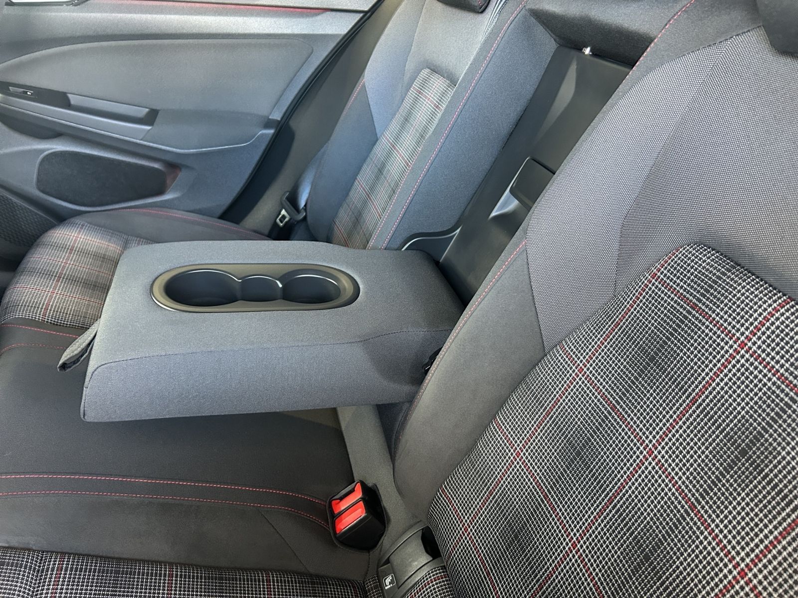 Volkswagen Golf VIII GTI 2.0 TSI +DSG+AHK+NAVI+LED+KLIMA+LM foto 16