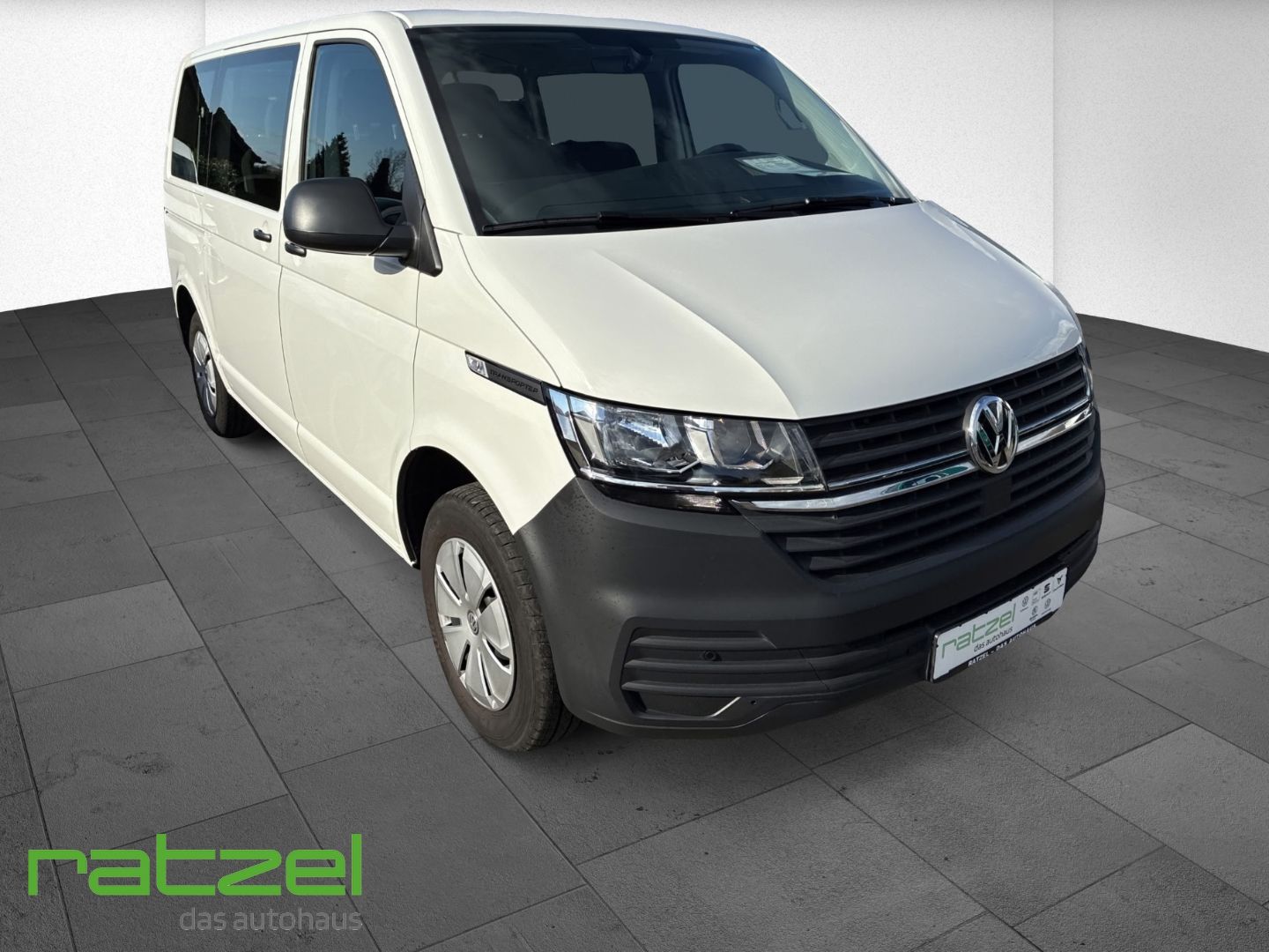 Fahrzeugabbildung Volkswagen T6.1 Kombi 2.0 TDI 9-Sitzer DAB Notbremsass. PDC