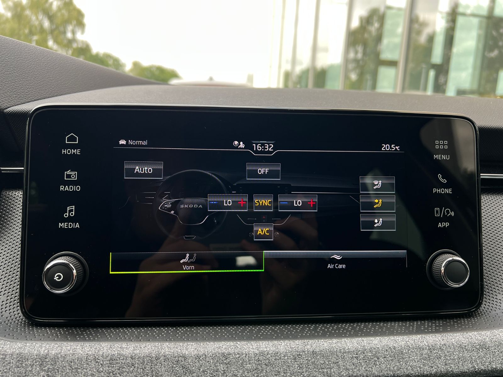Fahrzeugabbildung SKODA Kamiq Selection 1.0 TSI DSG *ACC, LED, Kamera, S
