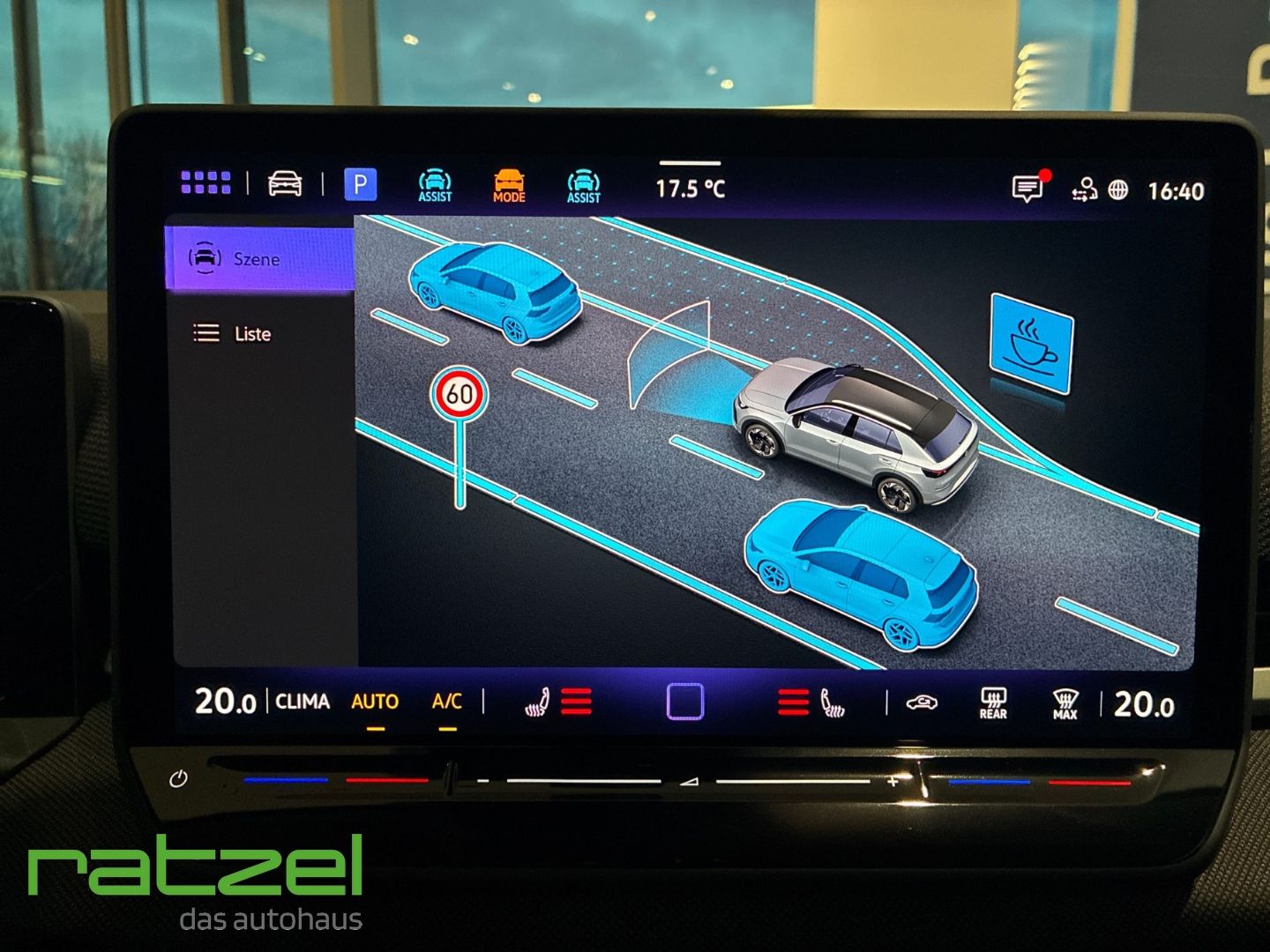 Fahrzeugabbildung Volkswagen T-Roc LIFE 1.5 eTSI DSG 8-fach+PDC+SHZ+LED+Klima