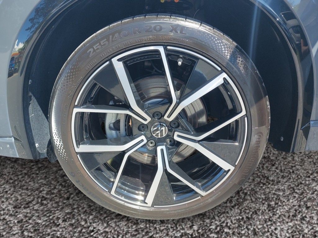Fahrzeugabbildung Volkswagen Tiguan 2.0 TSI 4MOTION DSG R-Line Standheizung