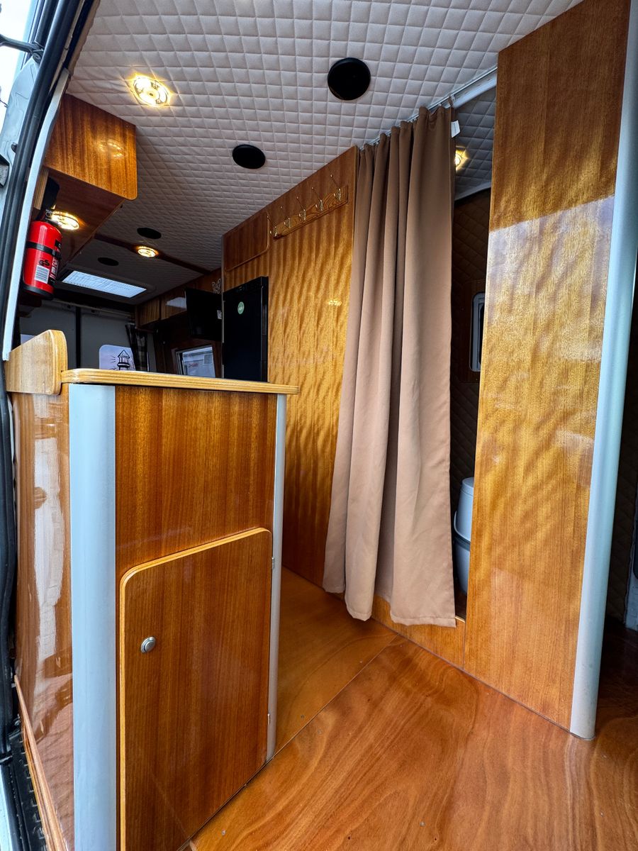 Vehicle image Mercedes-Benz SPRINTER 313 ELBE BOOTS MANUFACTURE