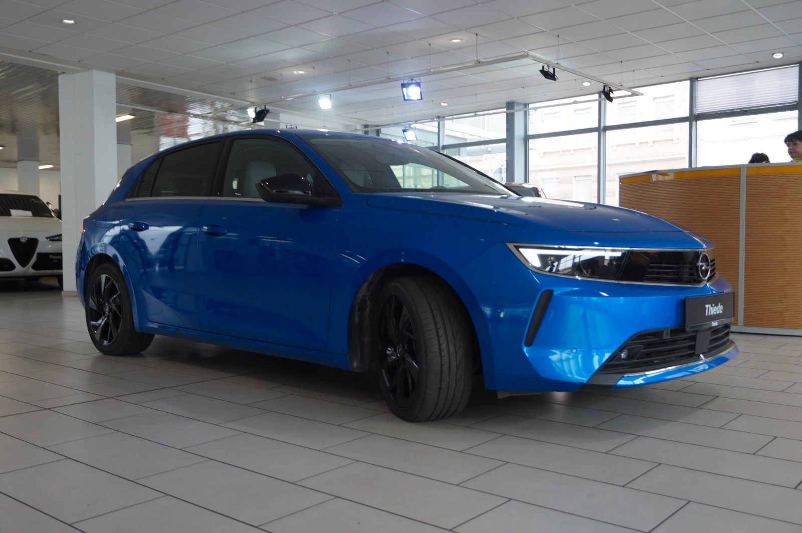 Fahrzeugabbildung Opel Astra L Lim. 1.6 HYBRID ELEGANCE NAVI/LED/SH/AHK