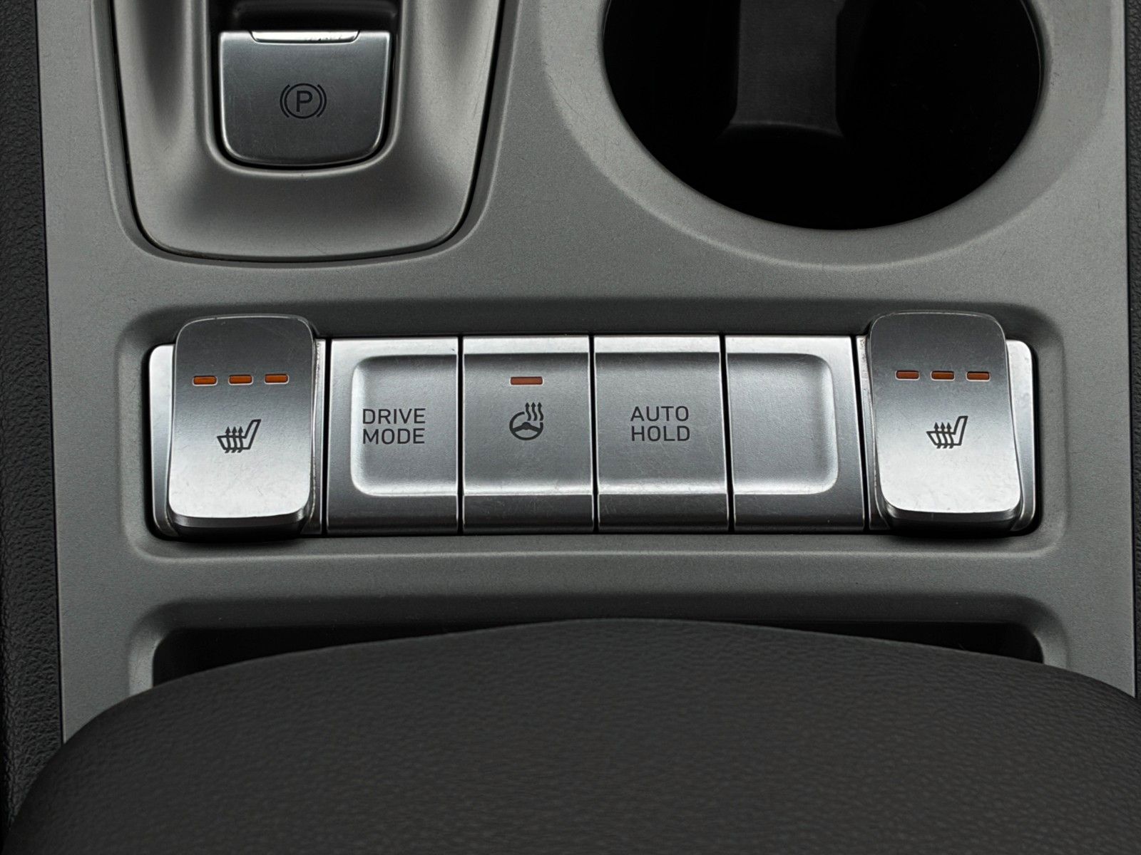 Fahrzeugabbildung Hyundai KONA E Select LHZ SHZ ACC PDC LKA CarPlay CAM