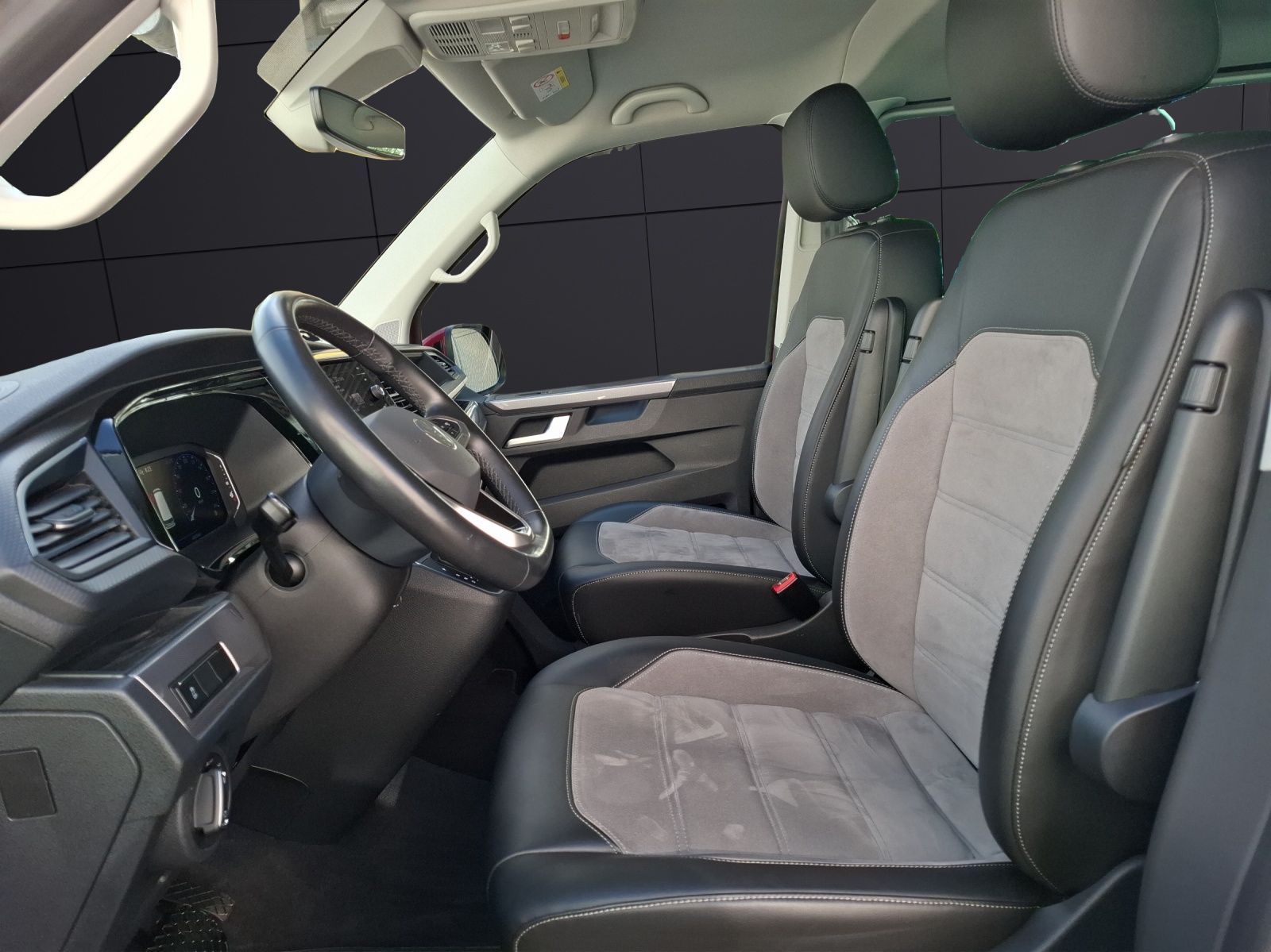 Fahrzeugabbildung Volkswagen T6 Multivan T6.1 TDI Gen Six 4M STH AHK LED Navi