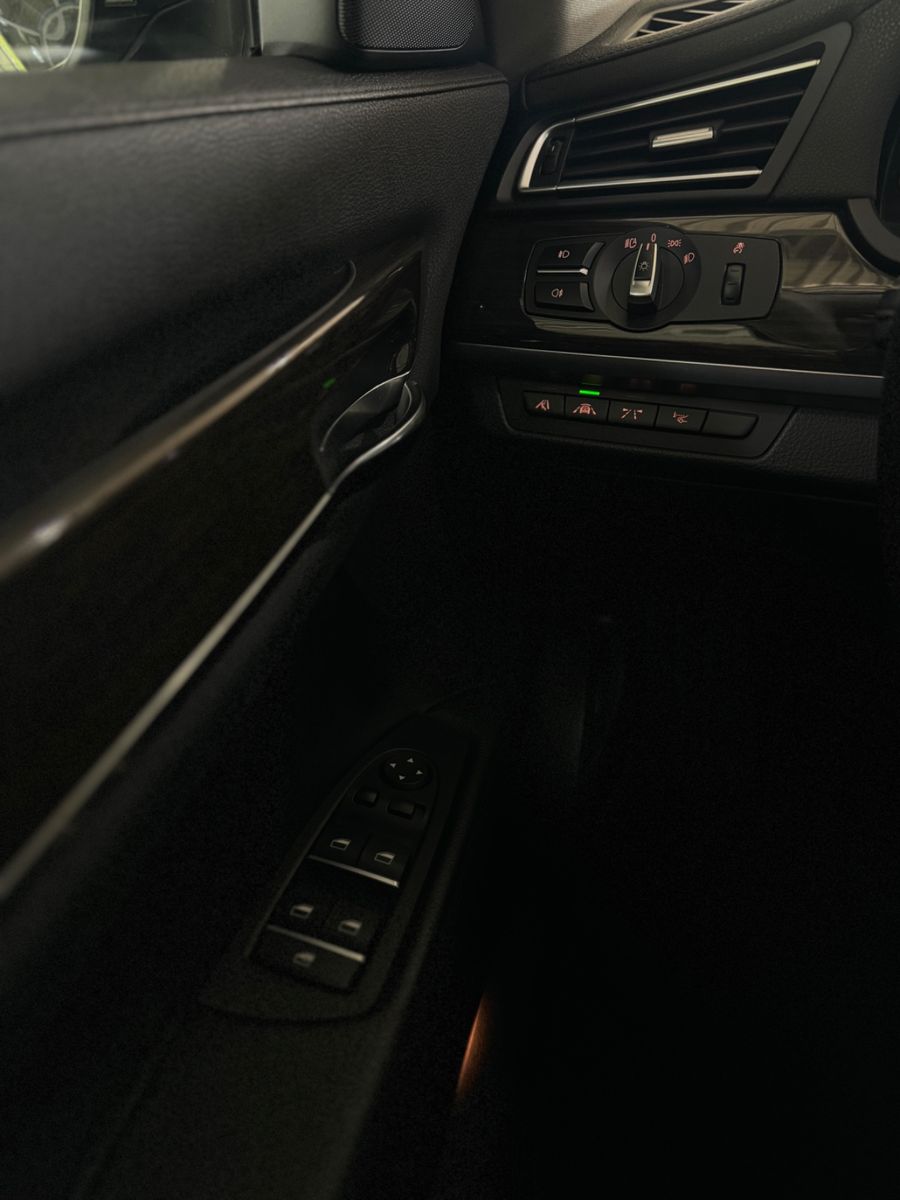 Fahrzeugabbildung BMW 730d xD Kamera HUD HiFi NaviPro AHK ACC Stndhzg