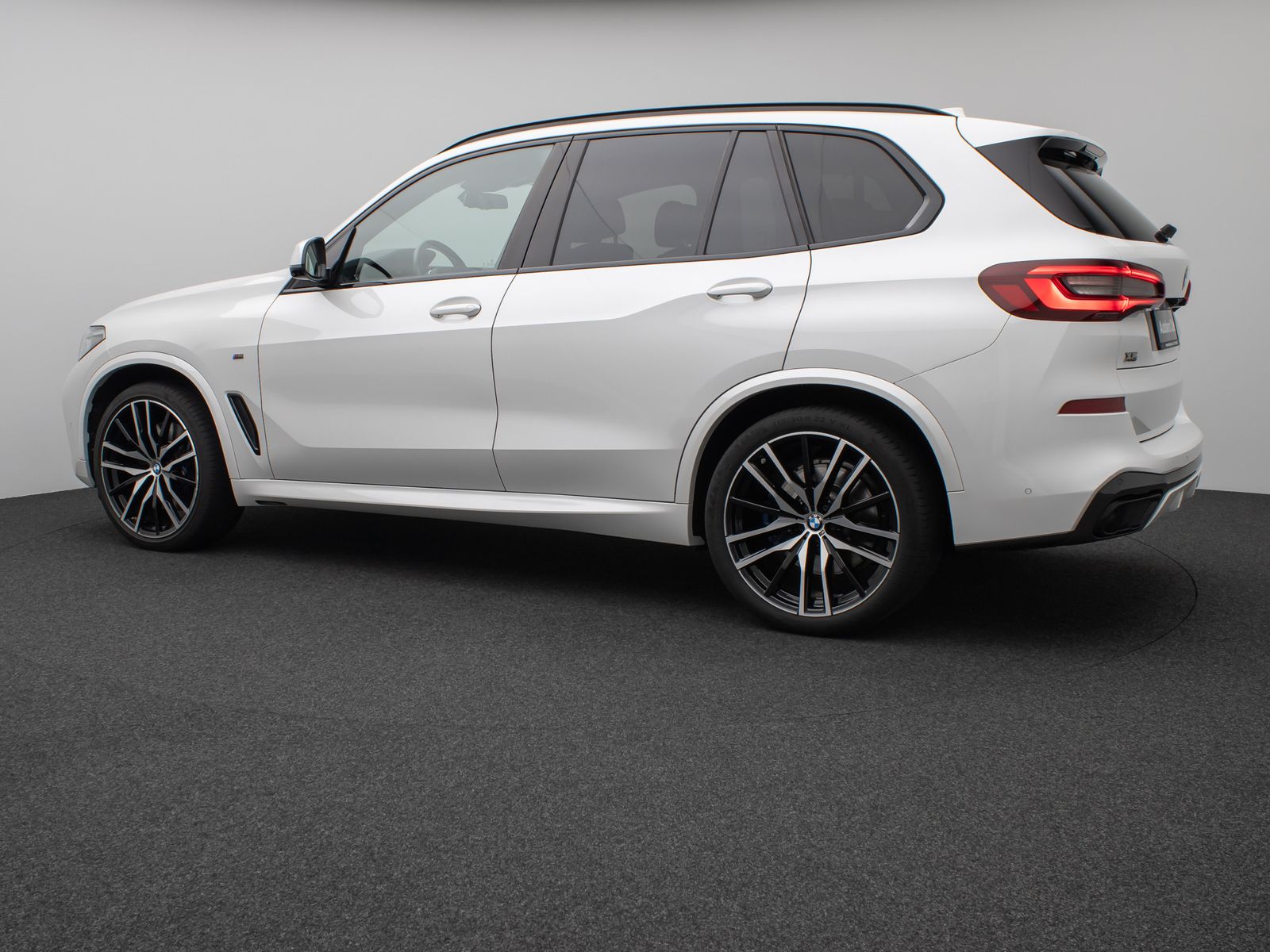 Fahrzeugabbildung BMW X5 M50d Panoram Laser 360°HUD H/K SoftCl AHK 22"