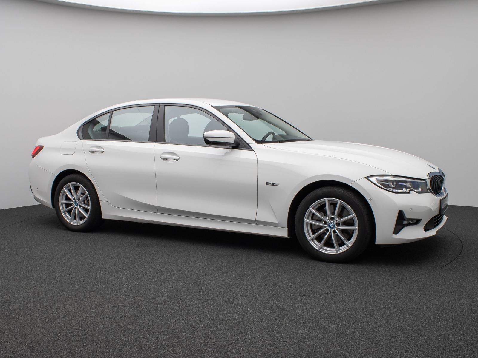 Fahrzeugabbildung BMW 320e 360°DAB WLAN CockPiPro DrivAssis LED Alarm