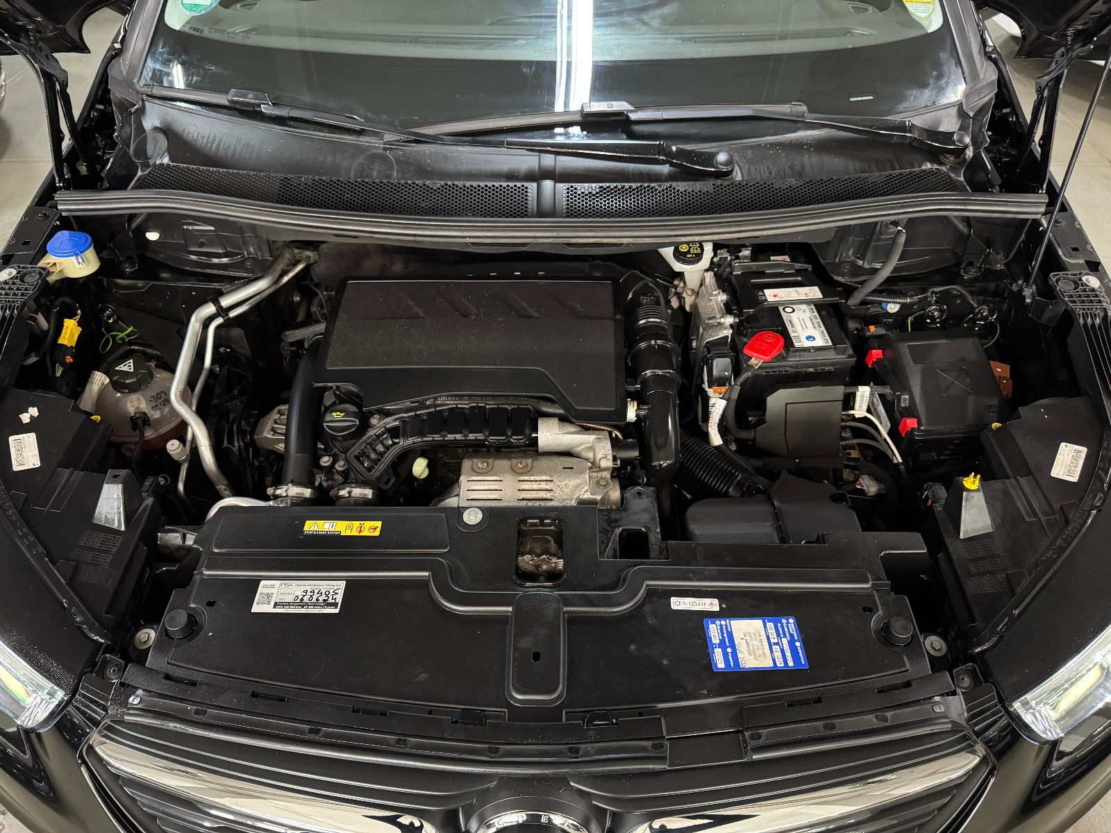 Fahrzeugabbildung Opel Grandland (X) SPORTPAKET & DESIGN LINE AHK LED+