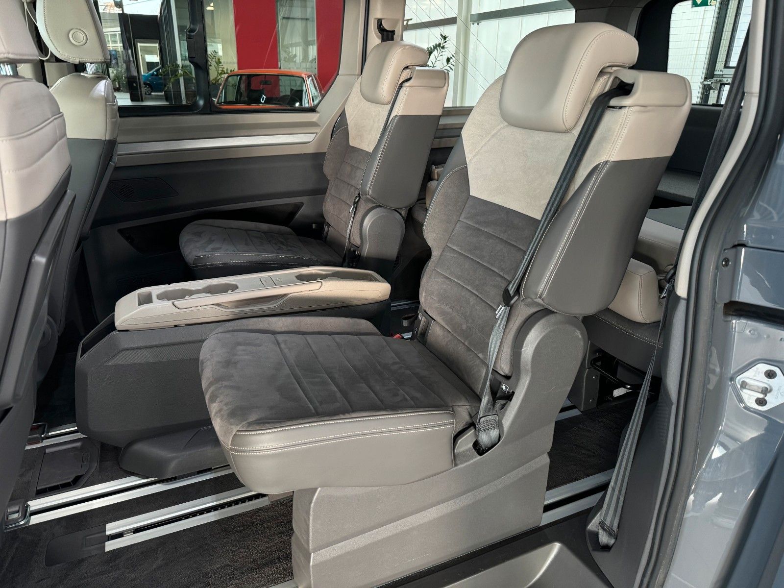 Fahrzeugabbildung Volkswagen T7 Multivan LANG 1.4 TSI eHybrid Life "AHK PANO"