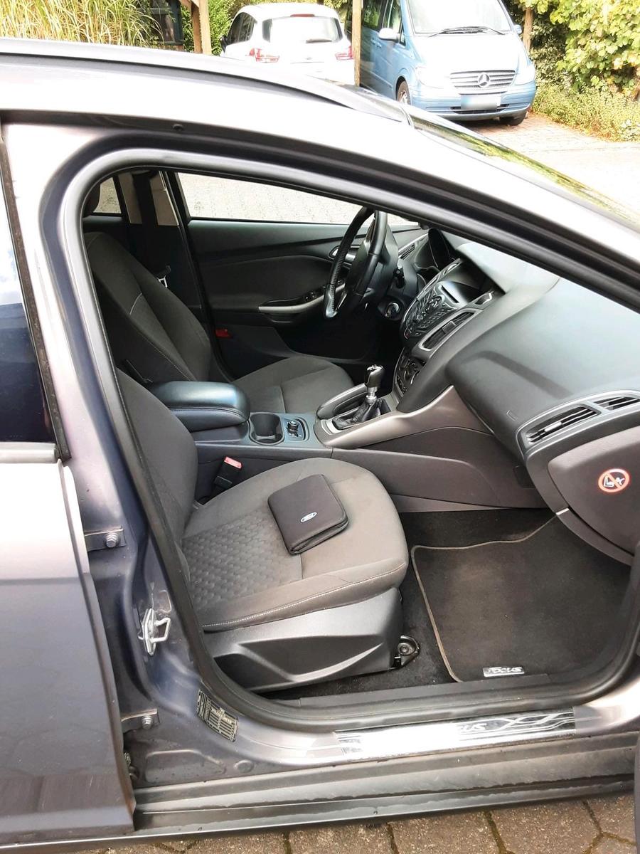 Ford Focus 2013 — photo 14