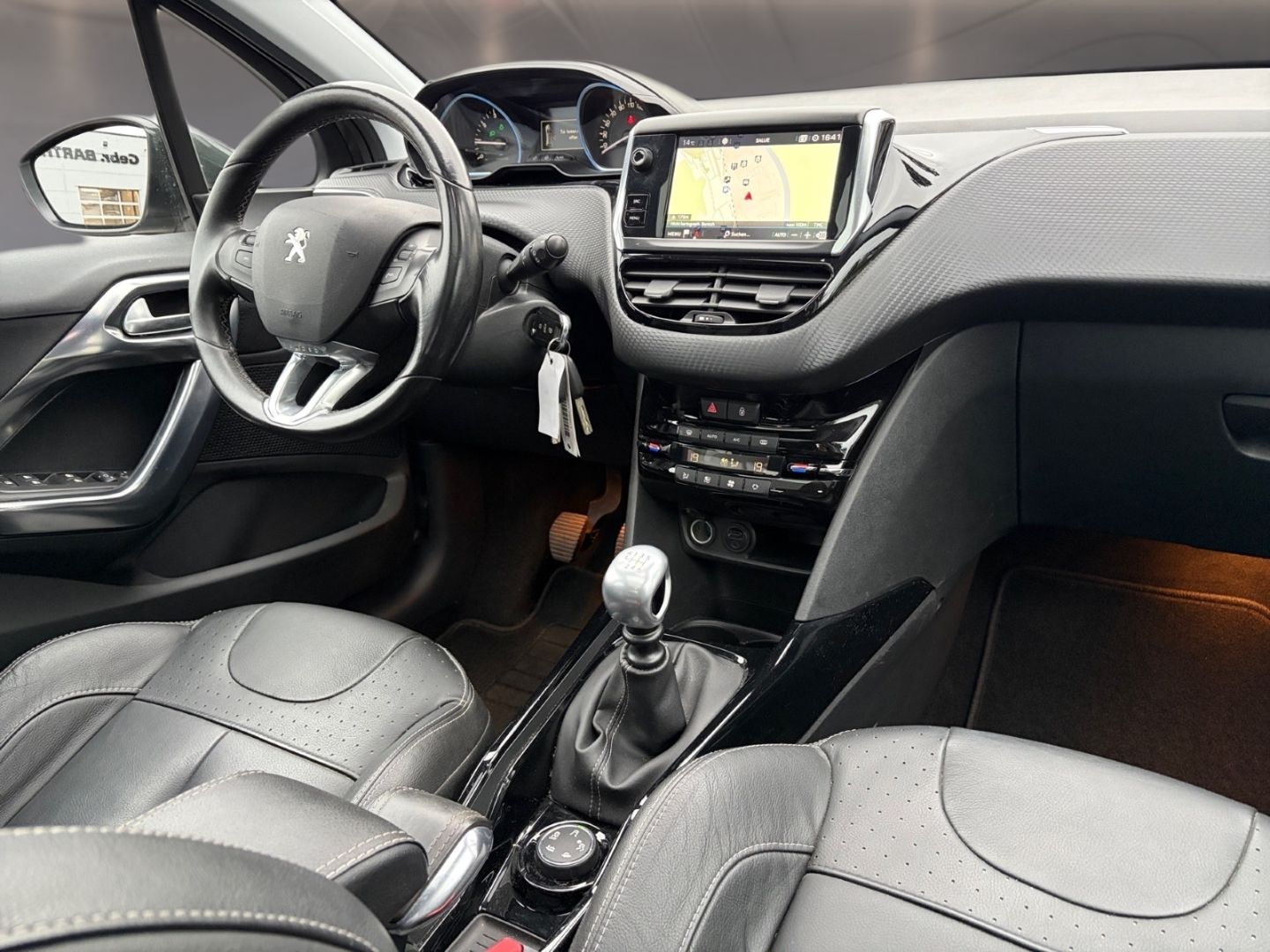 Fahrzeugabbildung Peugeot 2008 Allure , Leder,SitzheizungPanoDach,Kamera