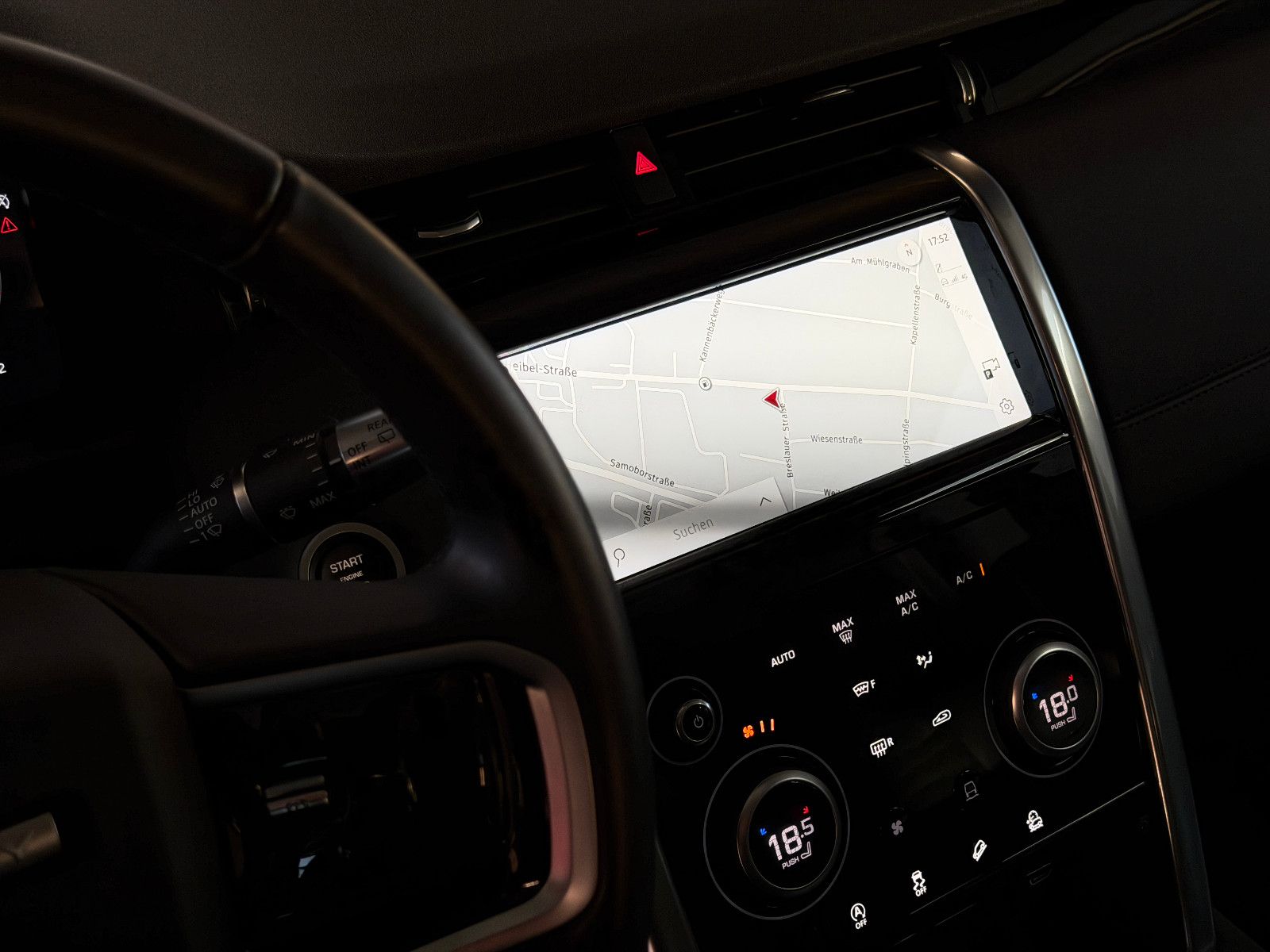 Fahrzeugabbildung Land Rover Discovery Sport SE AWD/PANO/KAMERA/LEDER/LED