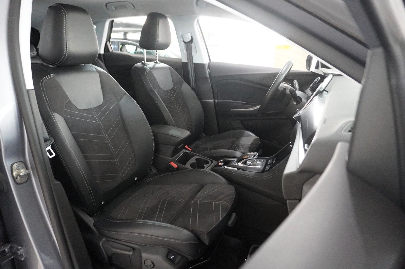 Fahrzeugabbildung Opel Grandland (X) ULTIMATE 4HYBRID NAVI/LED/SPORT/SH