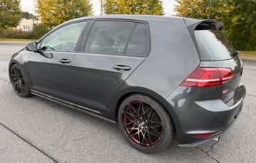 Volkswagen Golf - 6