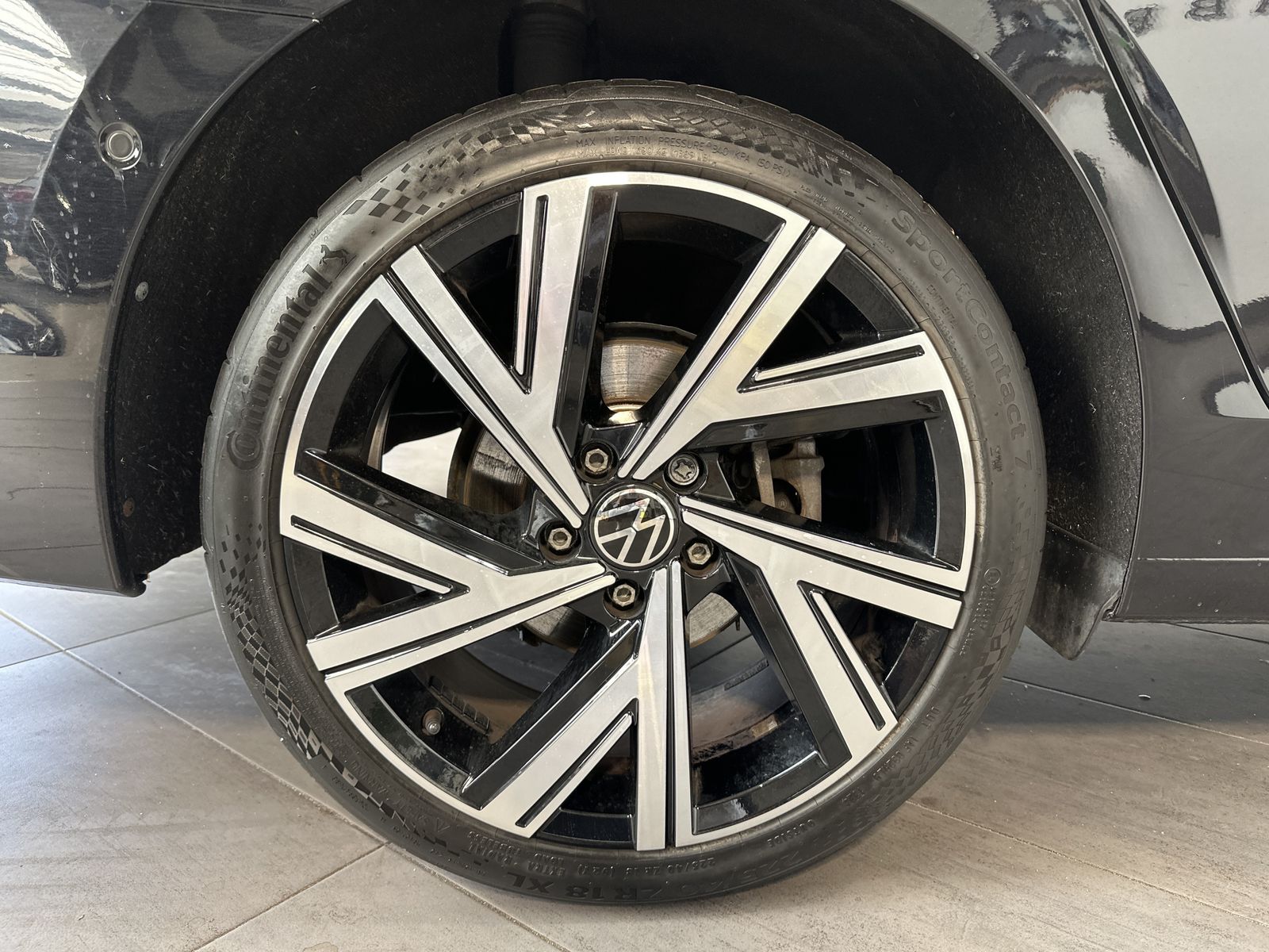 Fahrzeugabbildung Volkswagen Golf Variant 1.5 eTSI DSG Style NAV+MATRIX+VCOCK