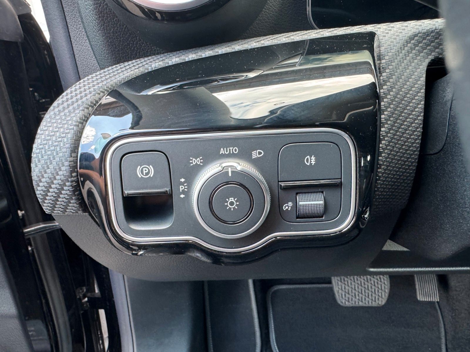 Fahrzeugabbildung Mercedes-Benz CLA 180 SB Kamera+LED+CarPlay+Spur+DAB
