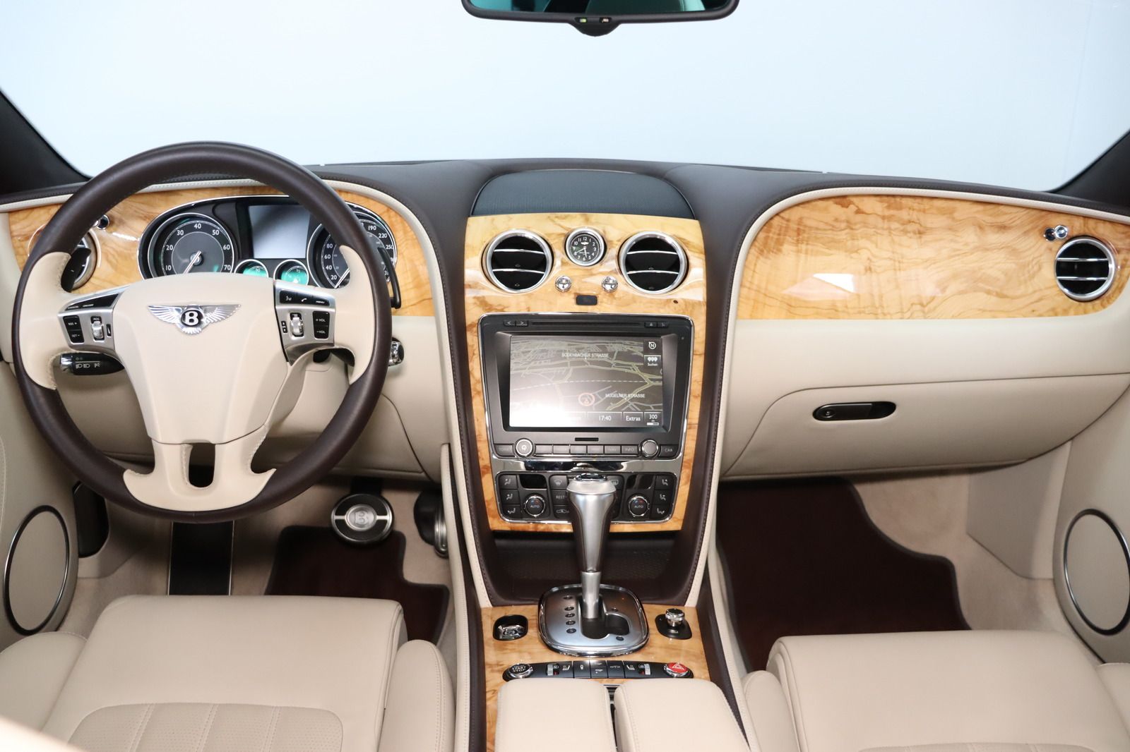 Fahrzeugabbildung Bentley Continental GT 6.0 4WD Navi * Xenon