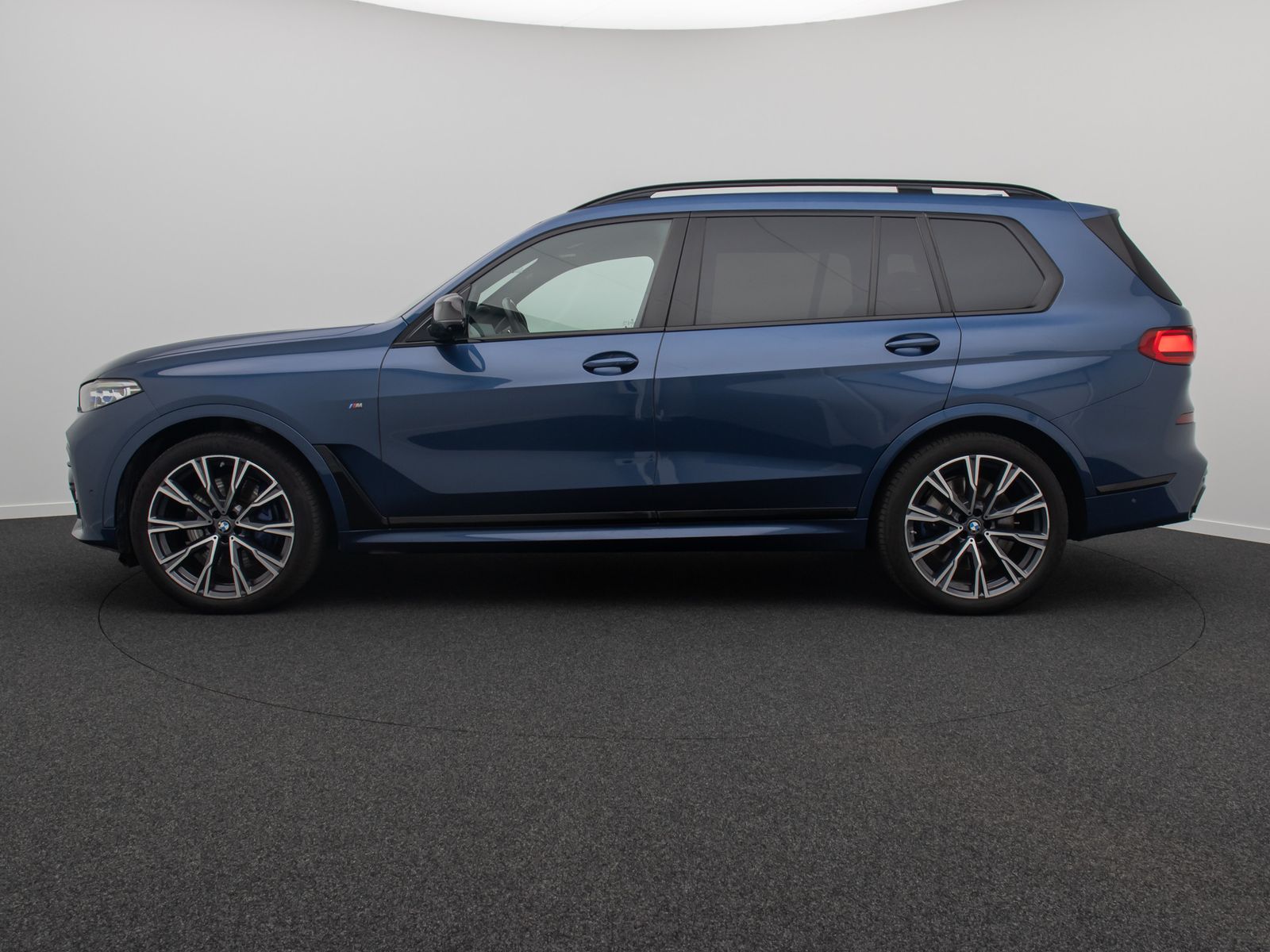 Fahrzeugabbildung BMW X7 M50i  Massage 360°B&W Laser DAB SkyLounge 22"