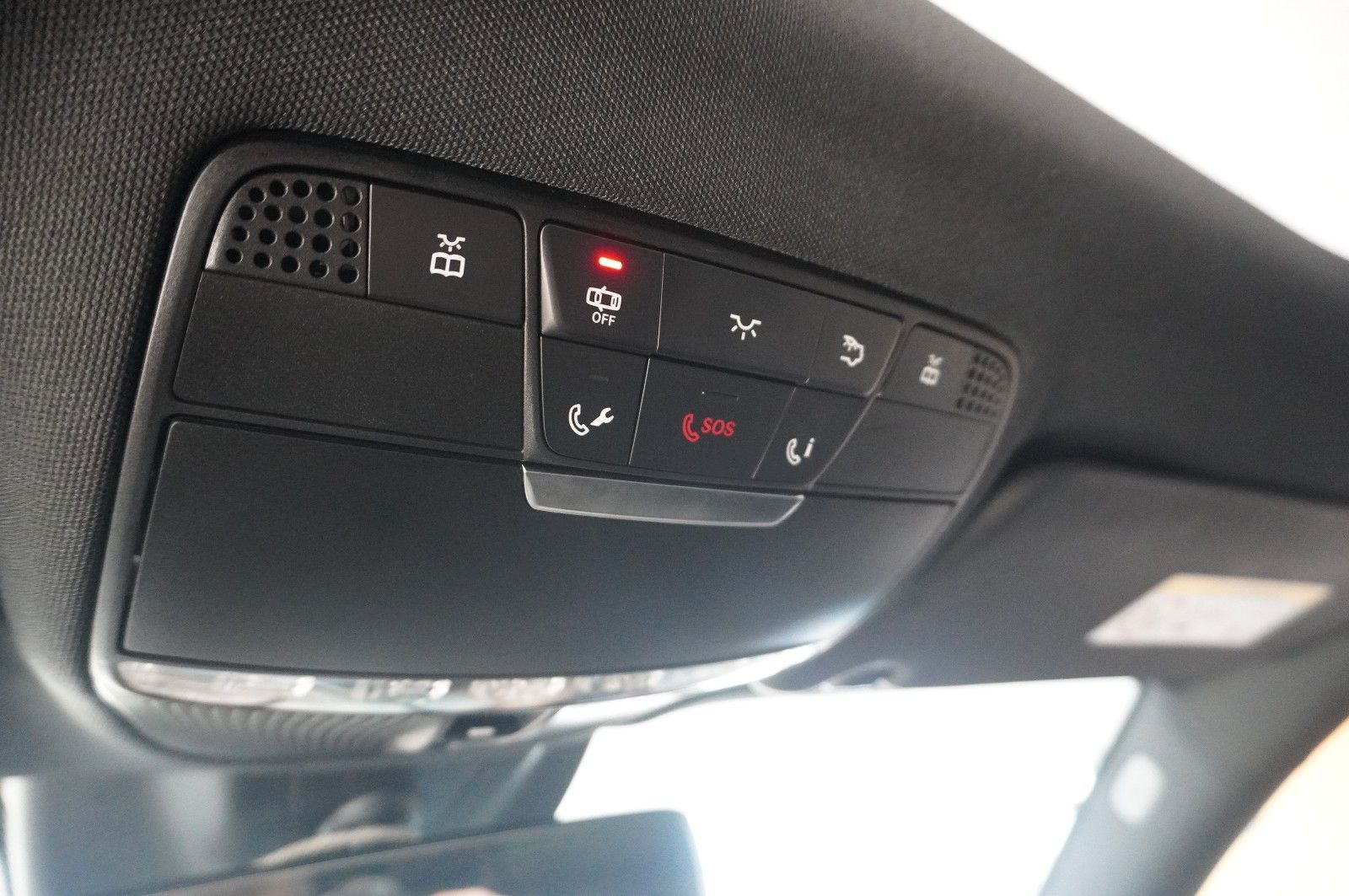Fahrzeugabbildung Mercedes-Benz E 220D COUPE AVANTGARDE NAVI/LED/KAMERA/SH/PANO.