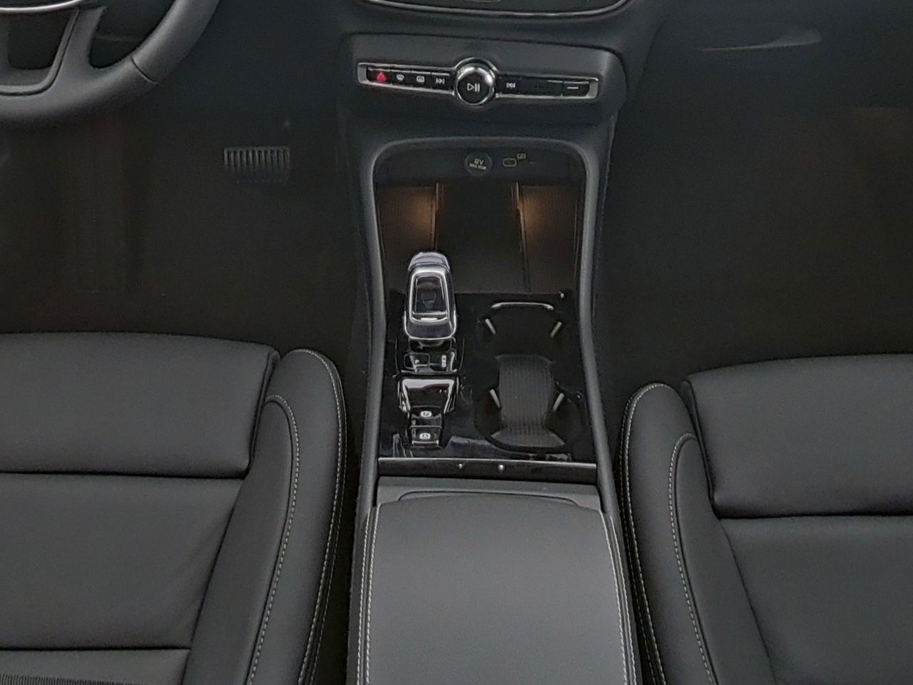 Fahrzeugabbildung Volvo XC40 Ultra Dark 2WD