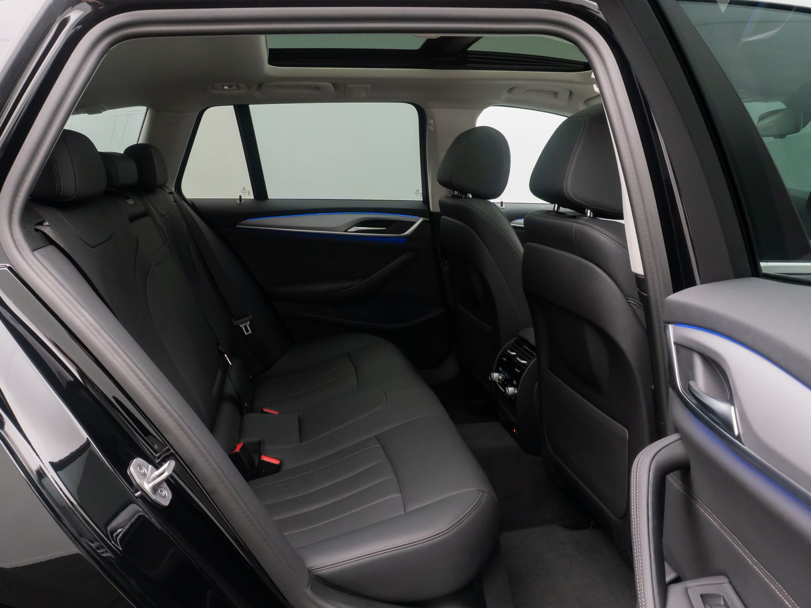 Fahrzeugabbildung BMW 520d ACC 360&deg;HUD DAB Panorama 4xKlima Komfort