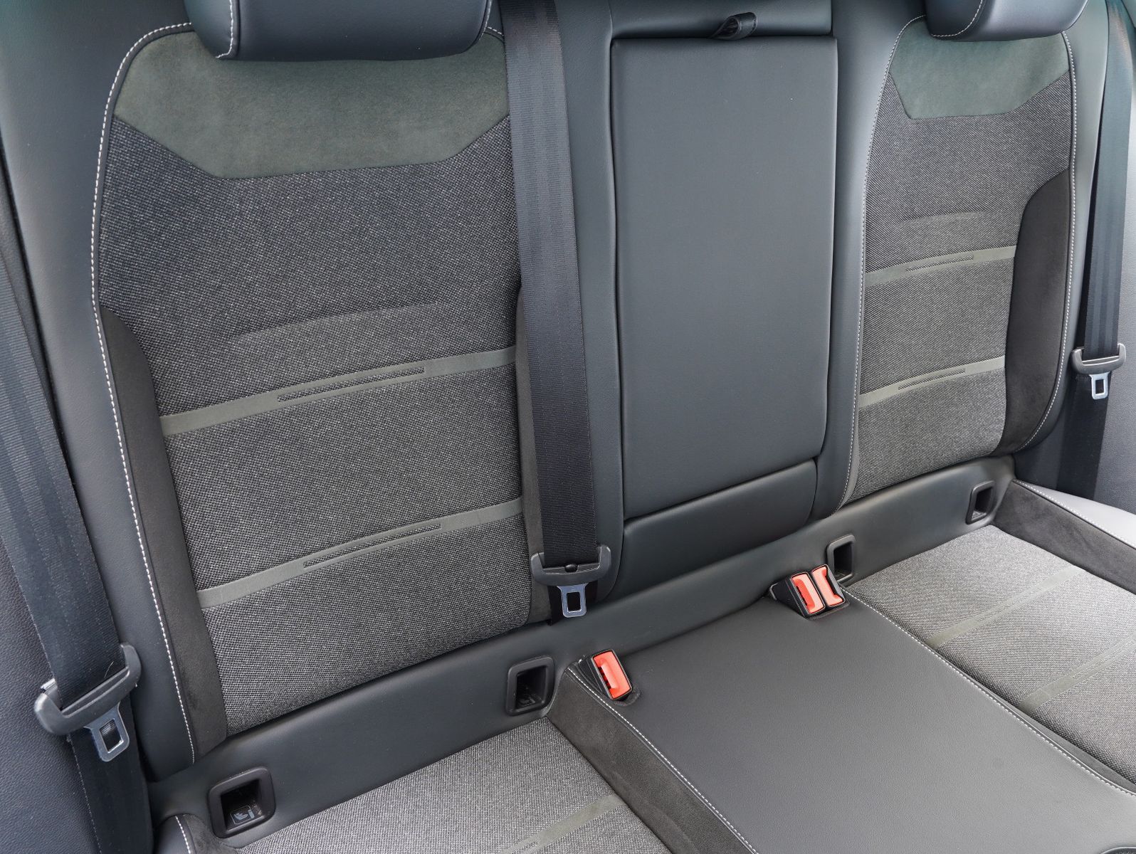 Fahrzeugabbildung SEAT Ateca 1.5 TSI ACT Xperience LED/NAVI/ACC/AHK