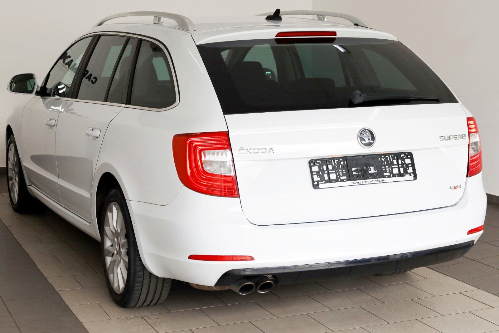 Fahrzeugabbildung SKODA Superb Combi Exclusive 4x4 Navi,Xenon,SH,PDC,+WR