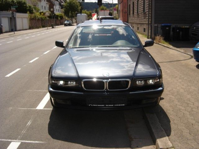 BMW 735i  Schalter!!!!!!!!!      V8