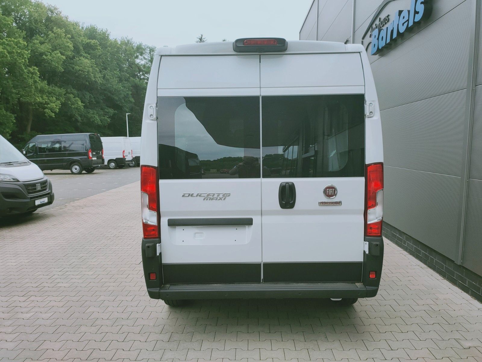 Fahrzeugabbildung Fiat Ducato Maxi Serie 9 L2H2 DoKa 140 MJT