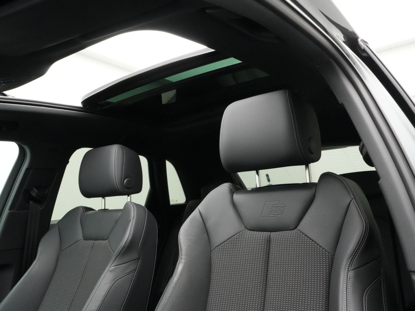 Audi Q3 40 quattro S line NAVI PANO KAM LED SHZ PDC foto 6